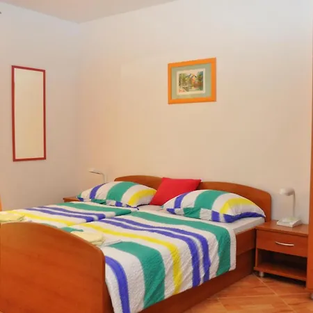 With A Parking Space - 14667 Makarska