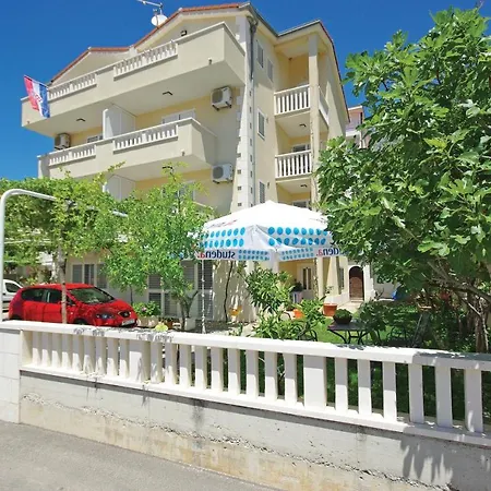 With A Parking Space - 14667 Apartment Makarska